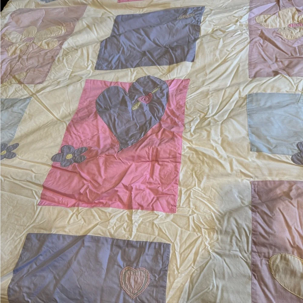 Full size bed comforter hearts & flowers 100% cotton finished edges patchwork